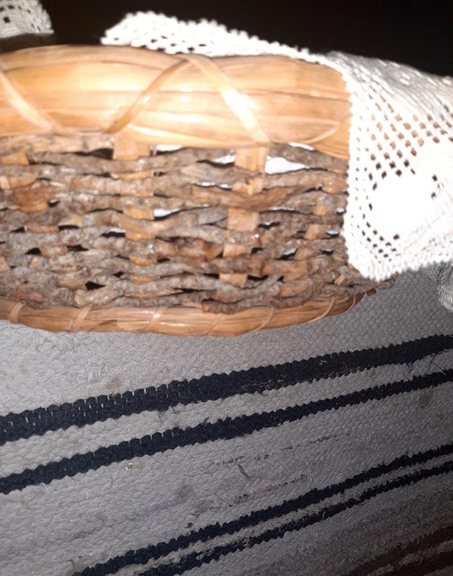 Χειροποίητα καλάθια με ποδιά από βαμβακερό ύφασμα και δαντέλα