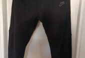 Αθλητική φόρμα Nike μέγεθος XL σαν καινούργια, μαύρη