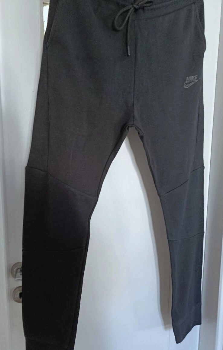 Αθλητική φόρμα Nike μέγεθος XL σαν καινούργια, μαύρη