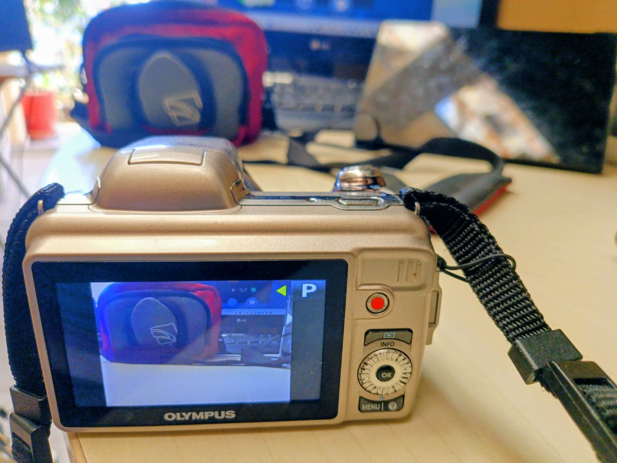 OLYMPUS SP-810UZ- superzoom- 3D- video