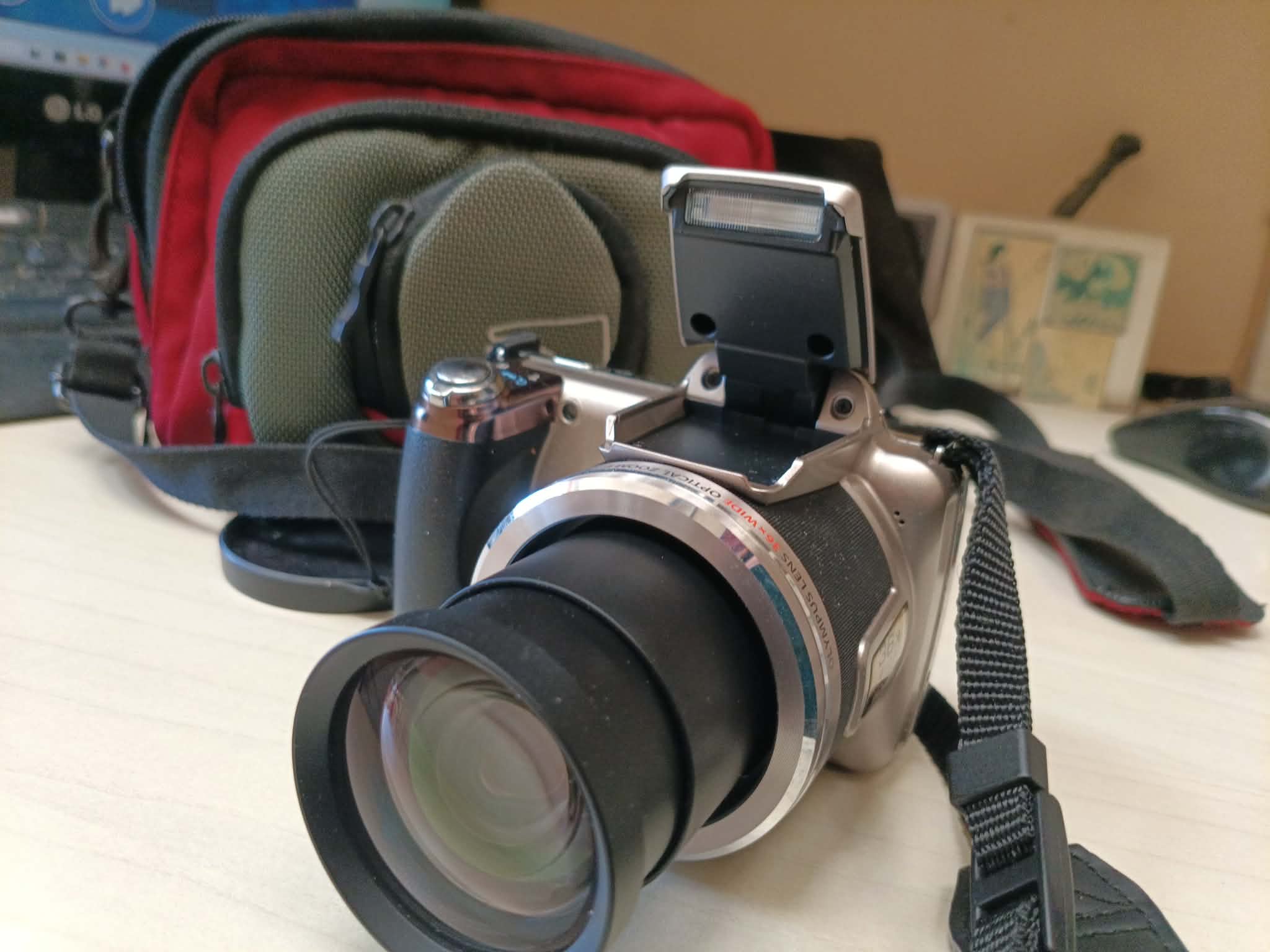 OLYMPUS SP-810UZ- superzoom- 3D- video