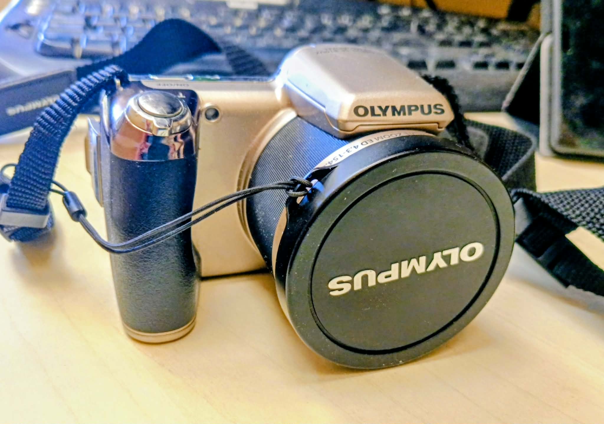 OLYMPUS SP-810UZ- superzoom- 3D- video