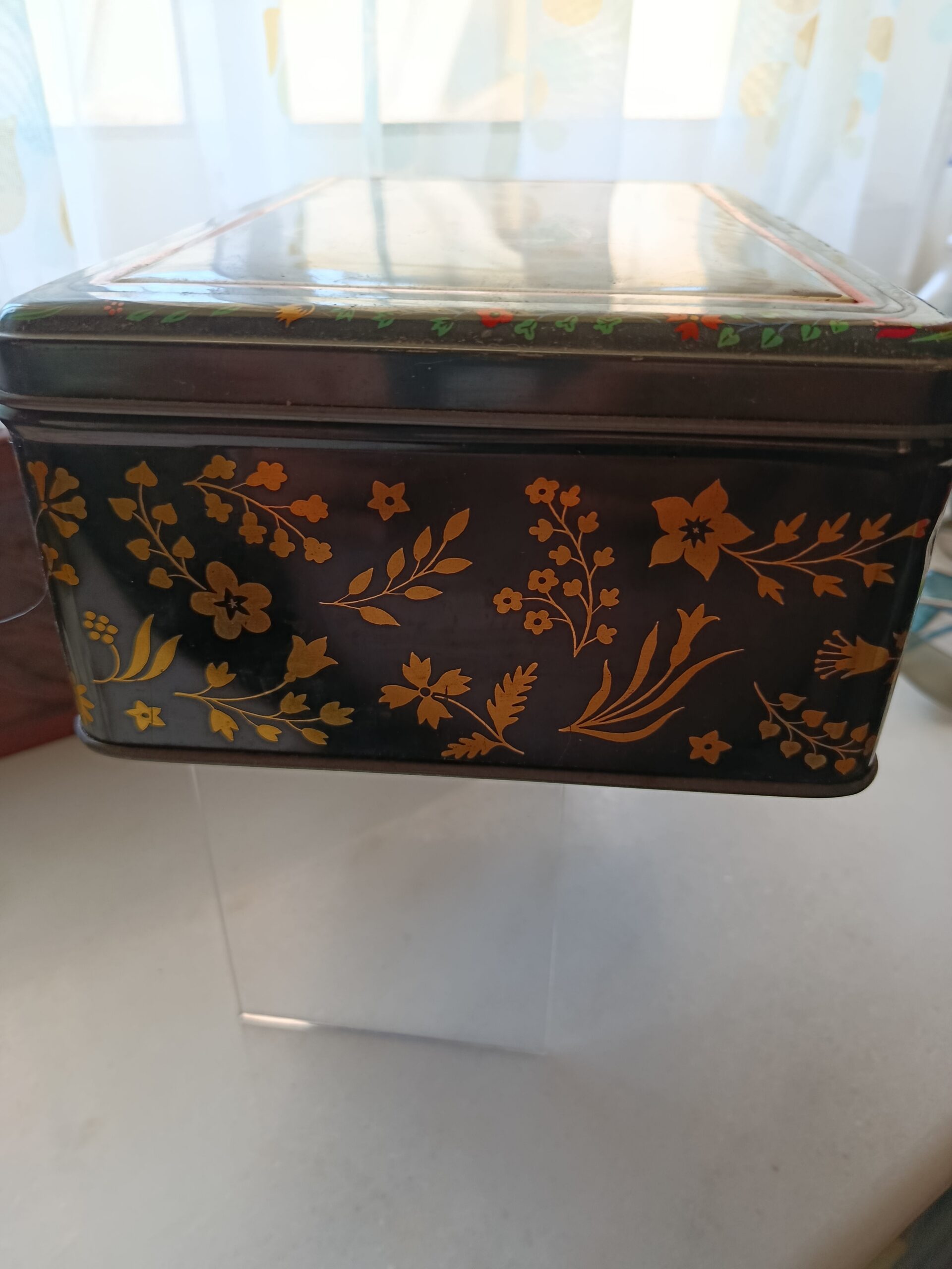 Vintage μεταλλικό κουτί – Συλλεκτικό κομμάτι δεκαετία 1970